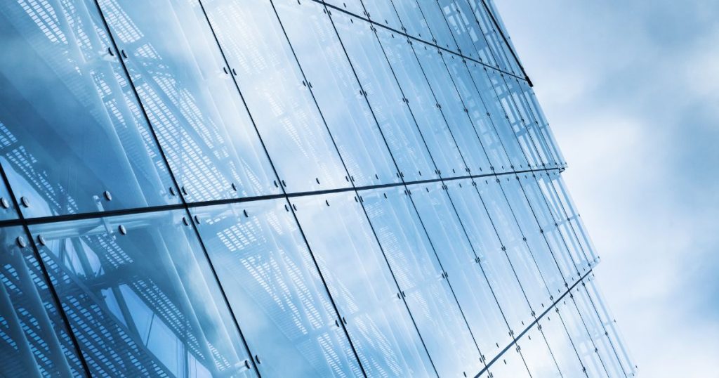 Gebouw met een vliesgevel