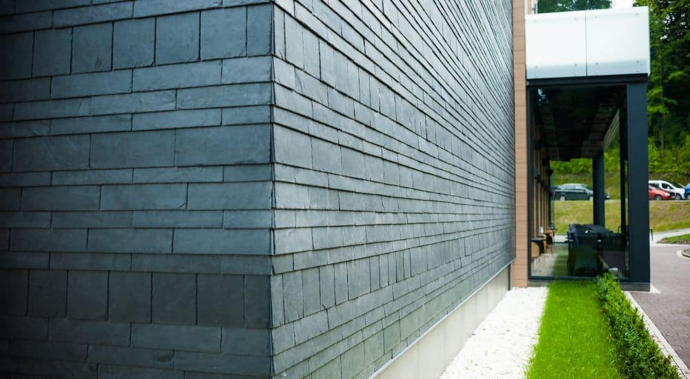 Gevelbekleding met leien