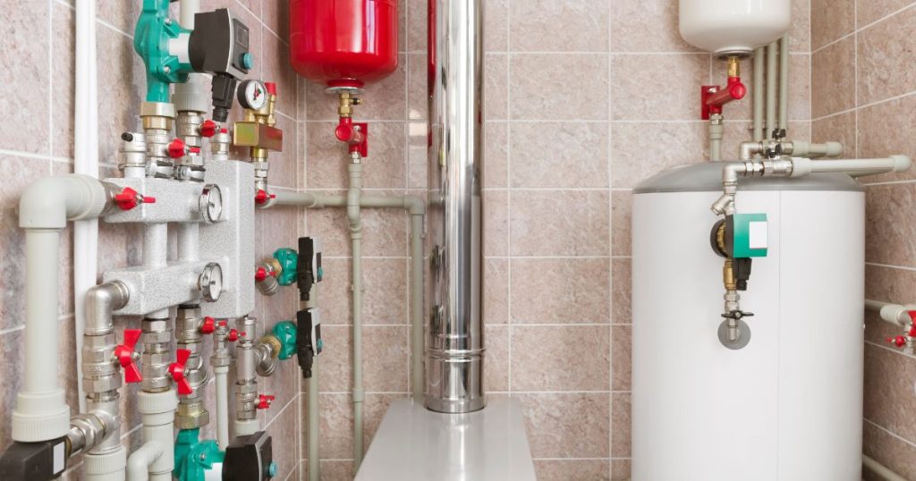 Giacomini warmtepompboiler in huis.