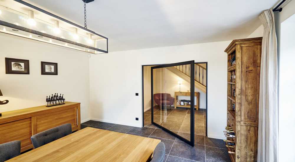 Industriële pivotdeur.