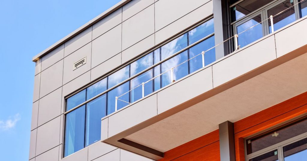 Metalen platen gevelbekleding 