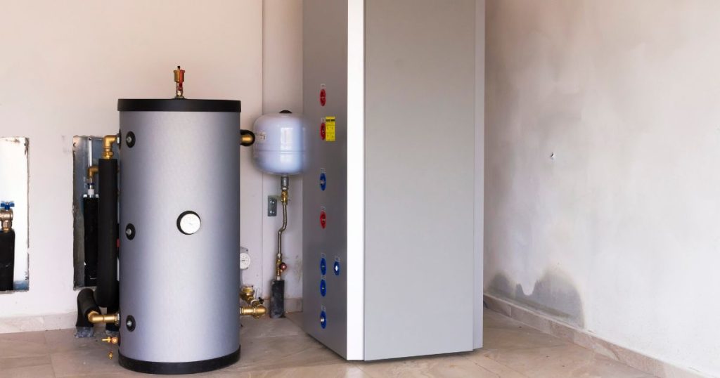 Warmtepompboiler met buitenunit.