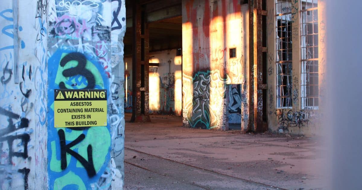 Blijf weg van asbest