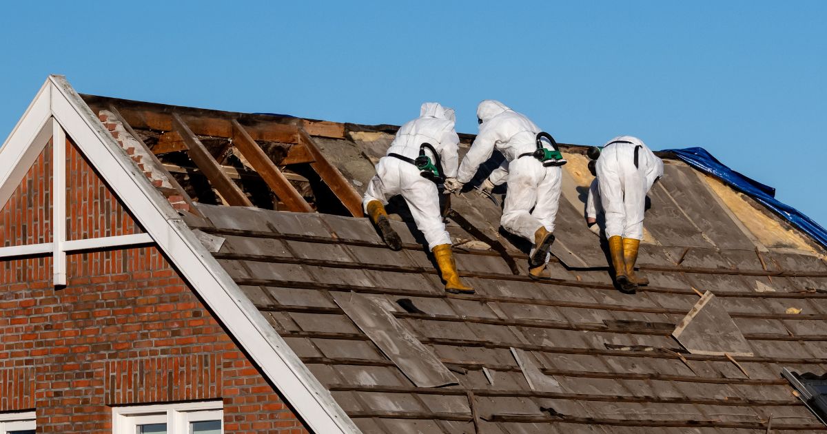 Eternit onderdak van asbest