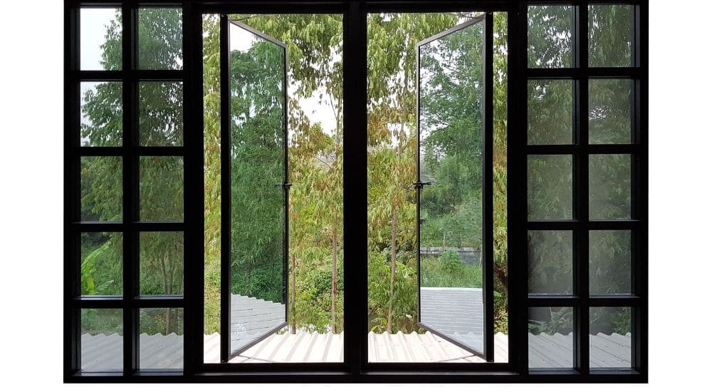 Dubbele binnendeuren met glas.