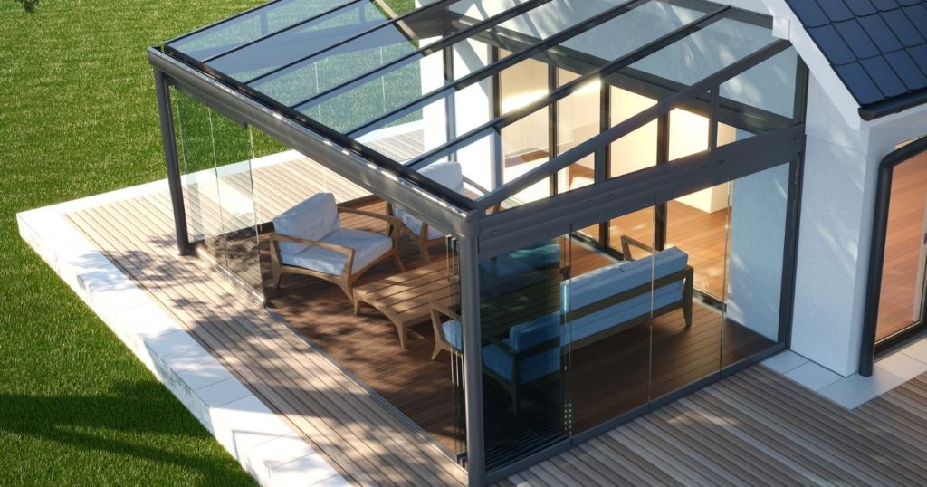 Open veranda sluiten met glazen schuifdeuren