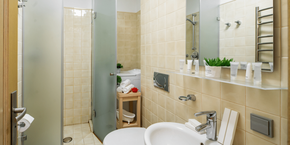 Matte douchewand gemaakt van kunststof.