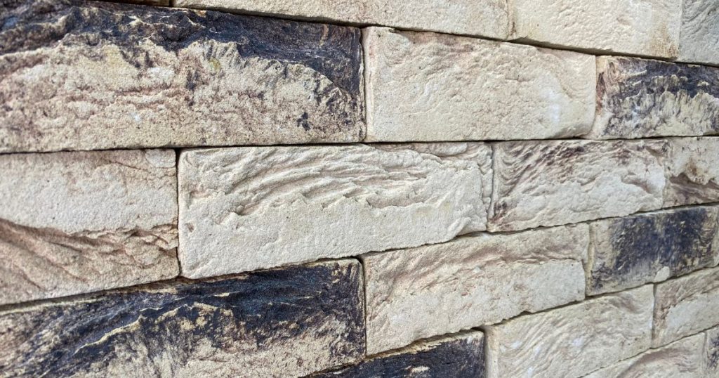 muur met handvormstenen