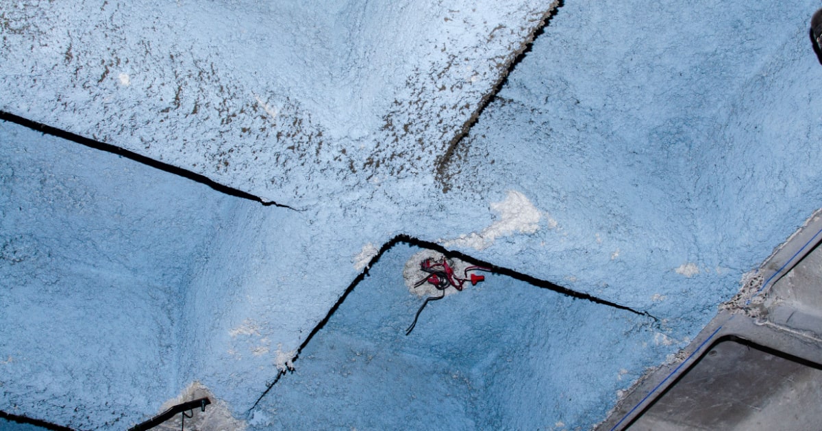 Spuitasbest op plafond