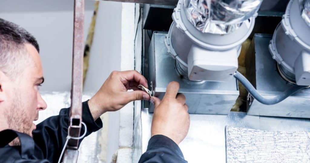 Ventilatie unit installeren.