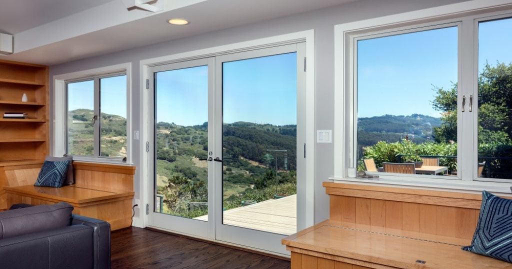 Aluminium deuren in een woning.