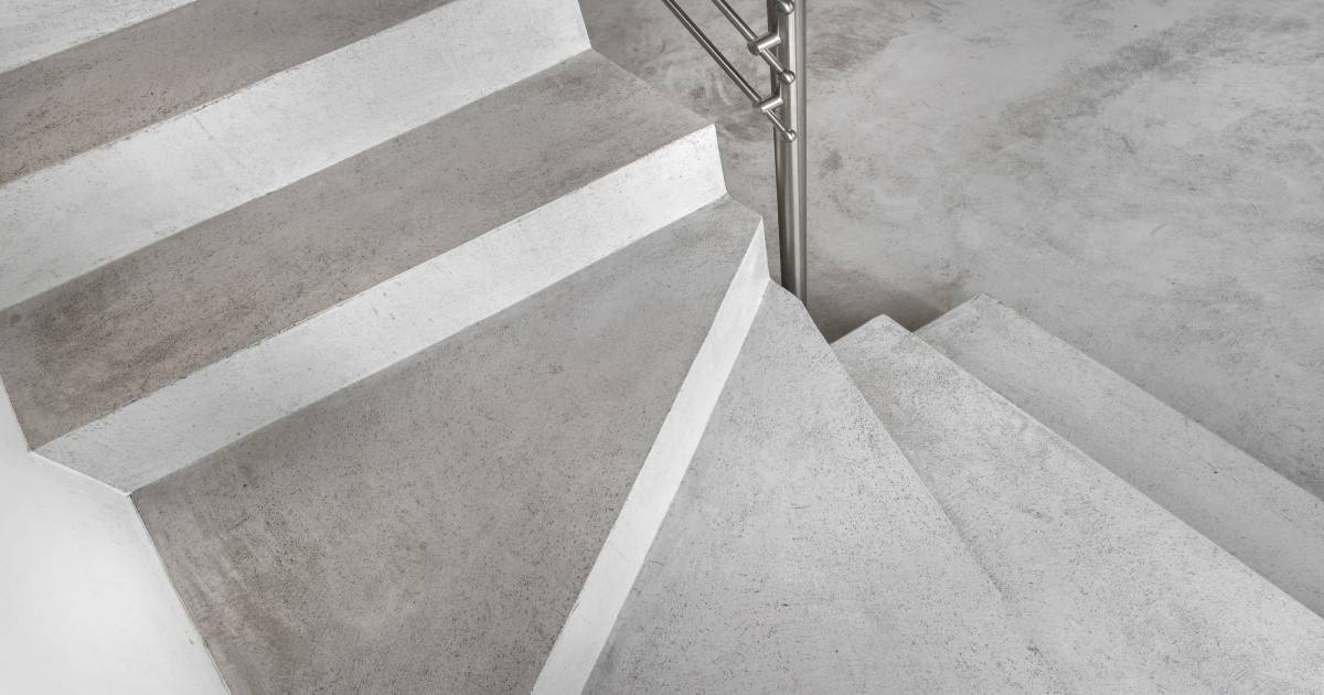 Mooie afgewerkte betonnen trap