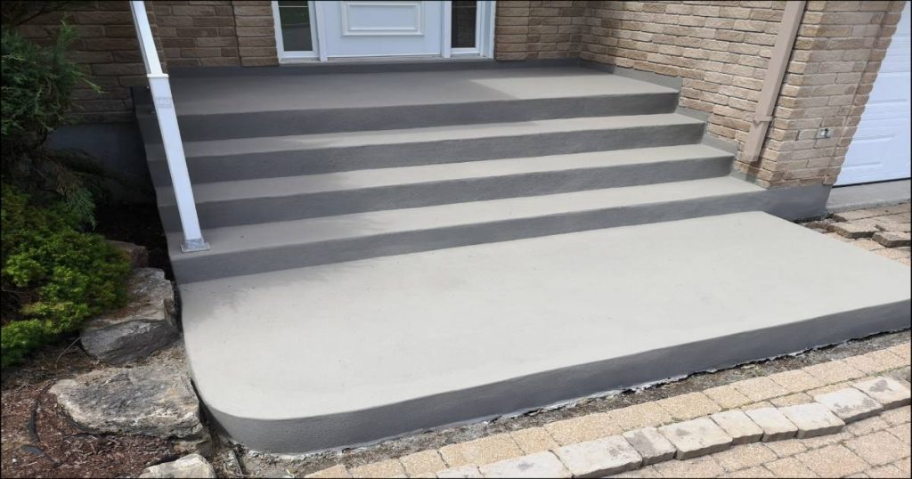 Betonnen trap voor ingang woning