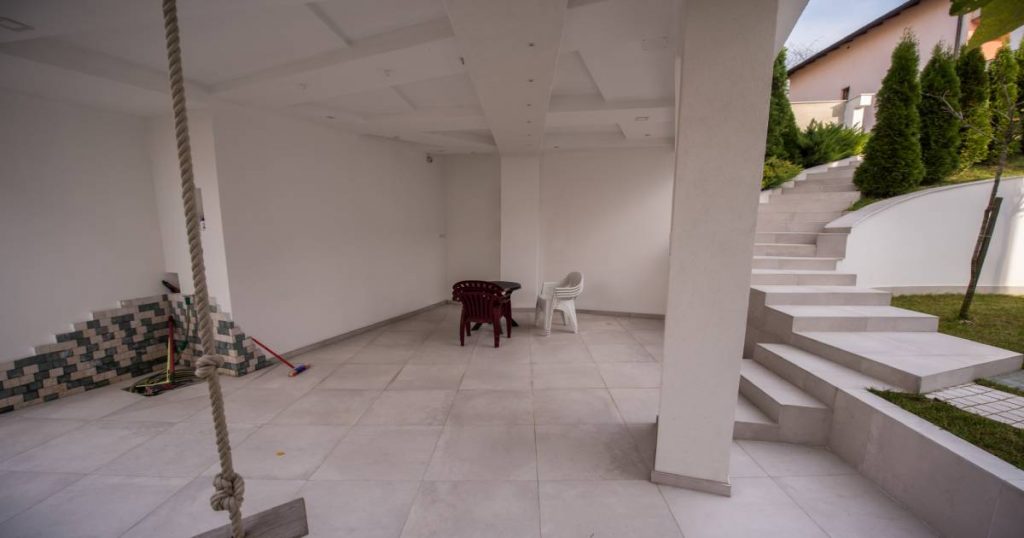 Betonnen trap aan huis