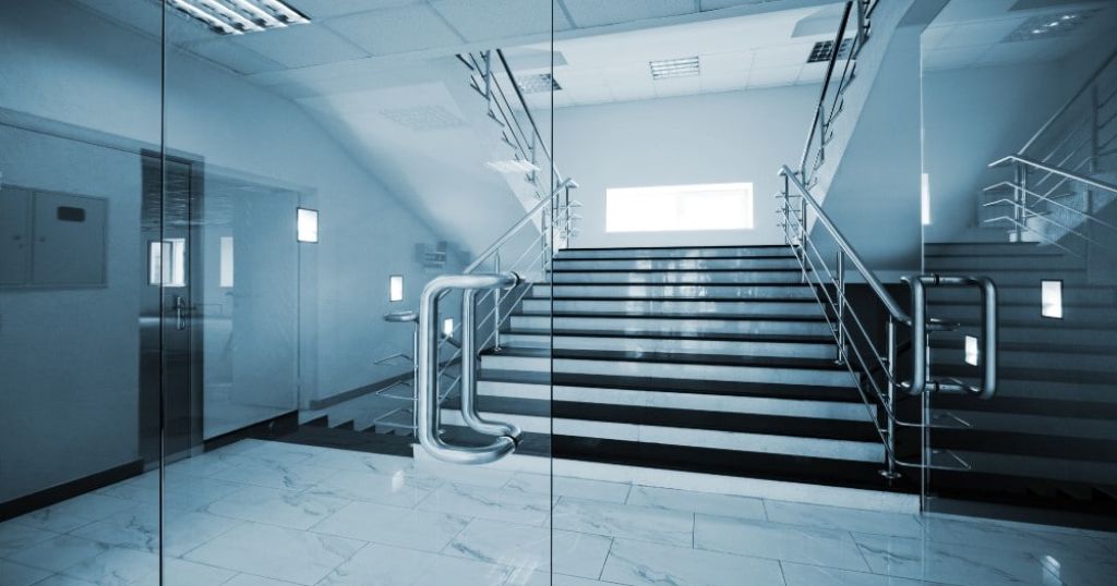 Glazen deur in een grote huis