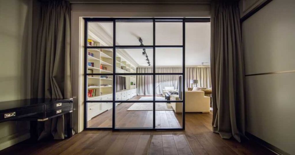 Steellook schuifdeuren in de woonkamer