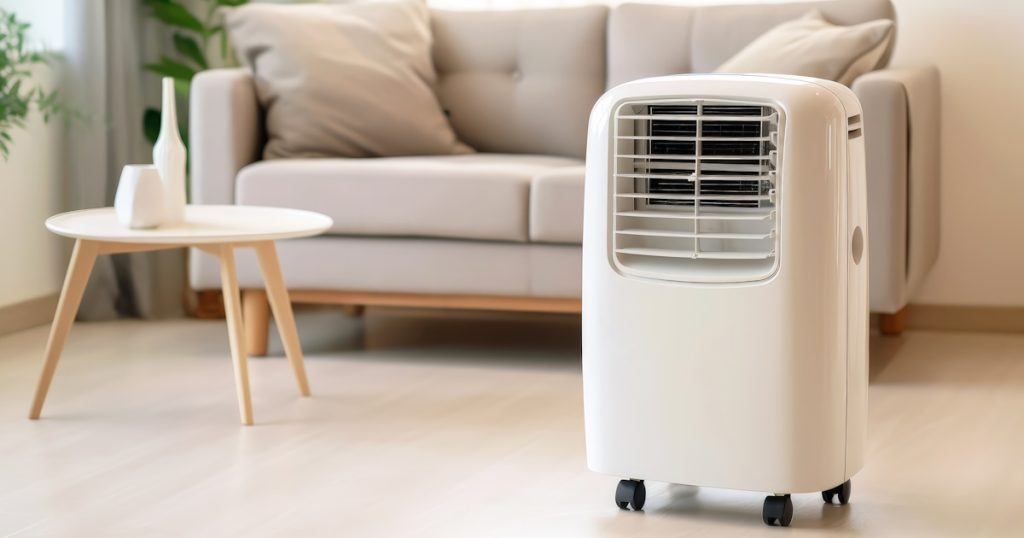 Een mobiele airco in een woonkamer.