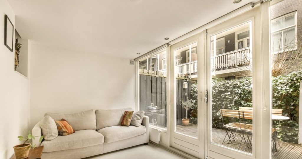 Glazen schuifdeur in de woonkamer