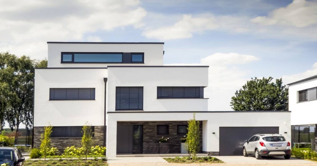 Gekaleide gevel bij een moderne woning