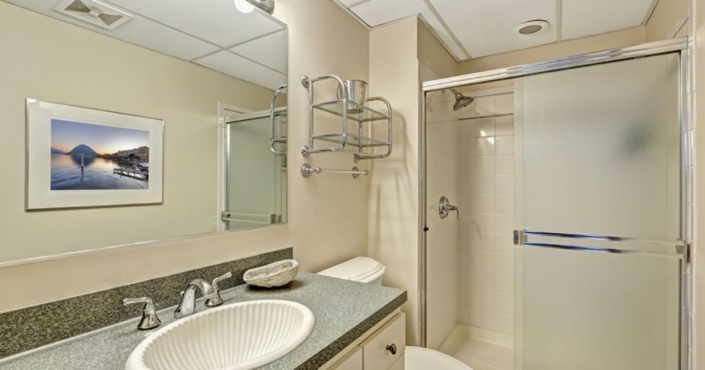 Schuifdeur in de badkamer