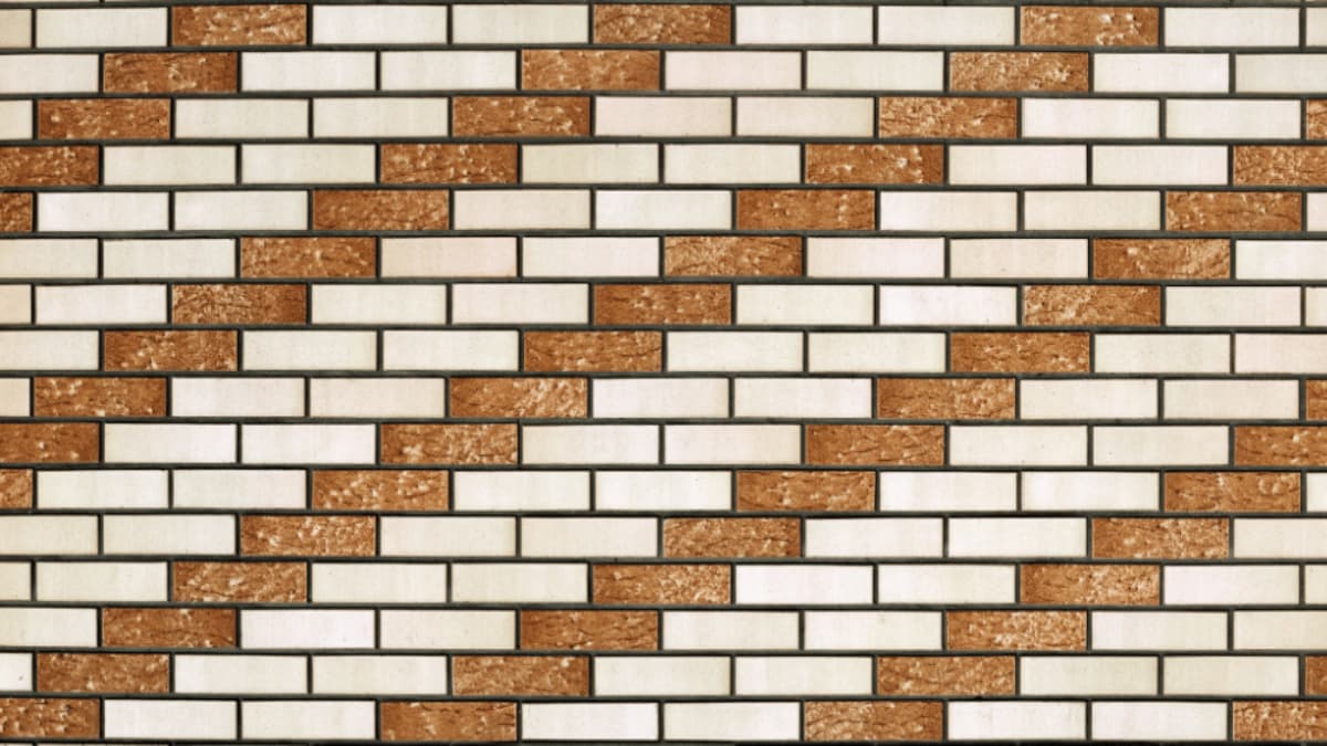 Steenstrips met bruine en witte tegels. 