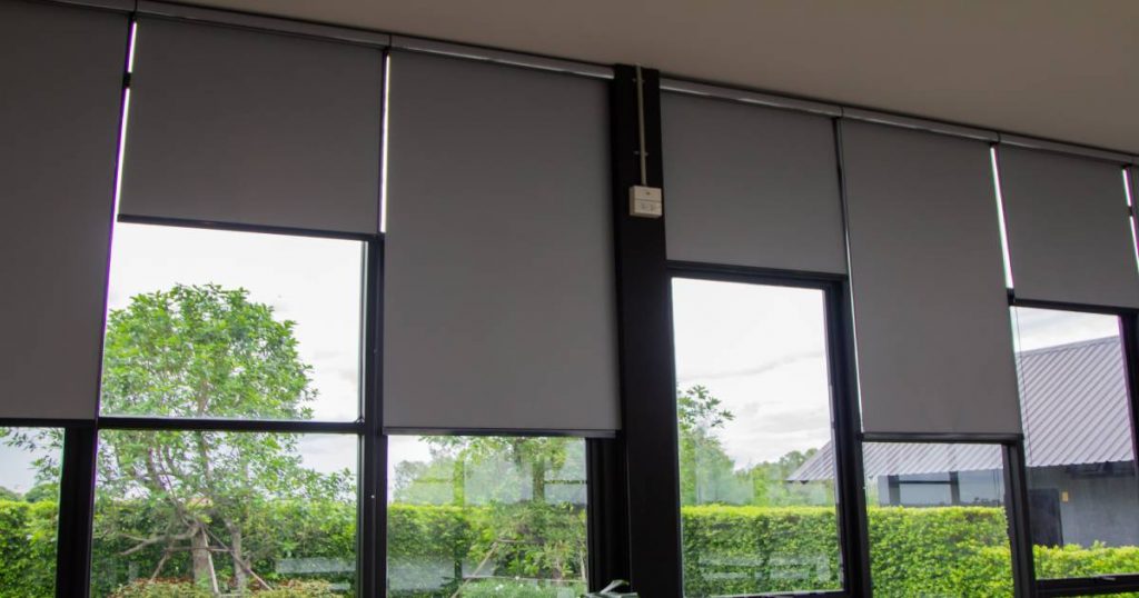zonwering aan de binnenkant van de woning